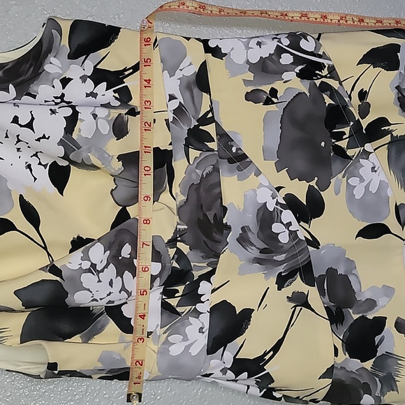 Floral Sleeveless Dress - Yellow and Black - Picture 6 of 7